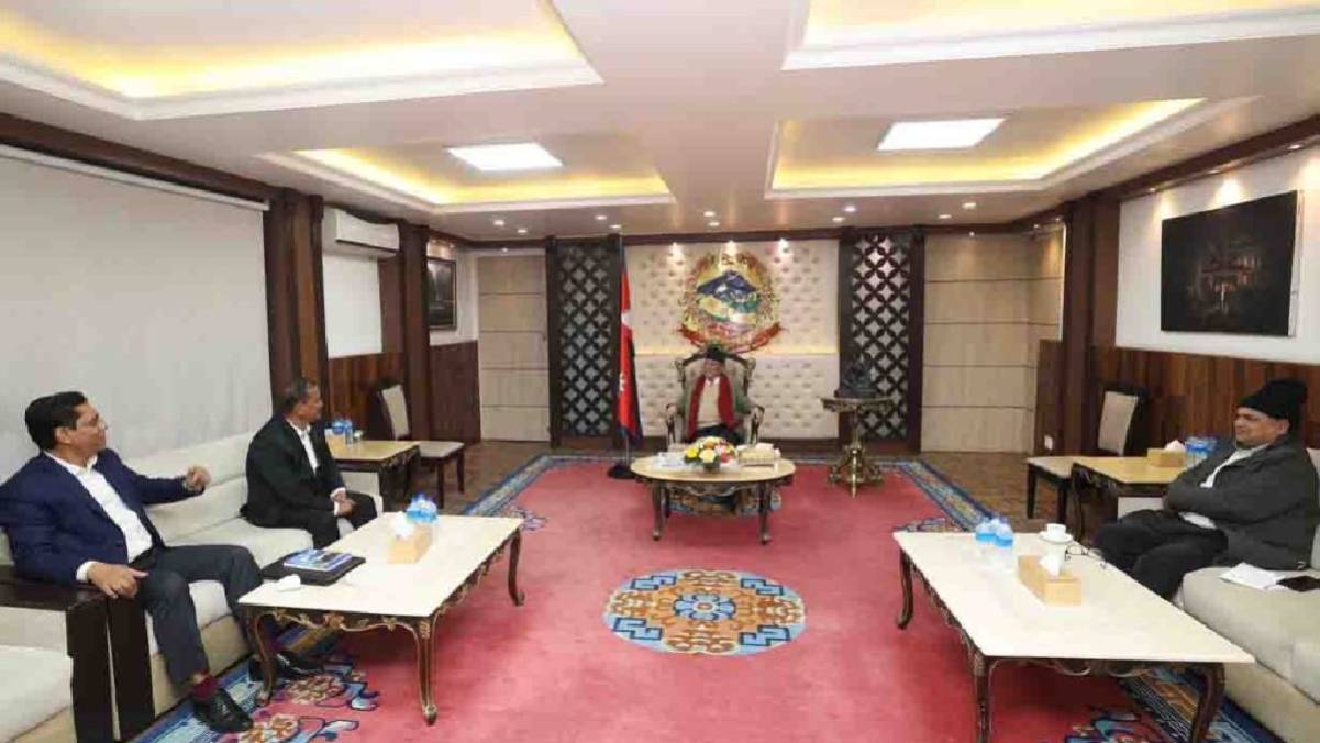 प्रधानमन्त्री प्रचण्ड र नेकपा महासचिव विप्लबीच भेटवार्ता
